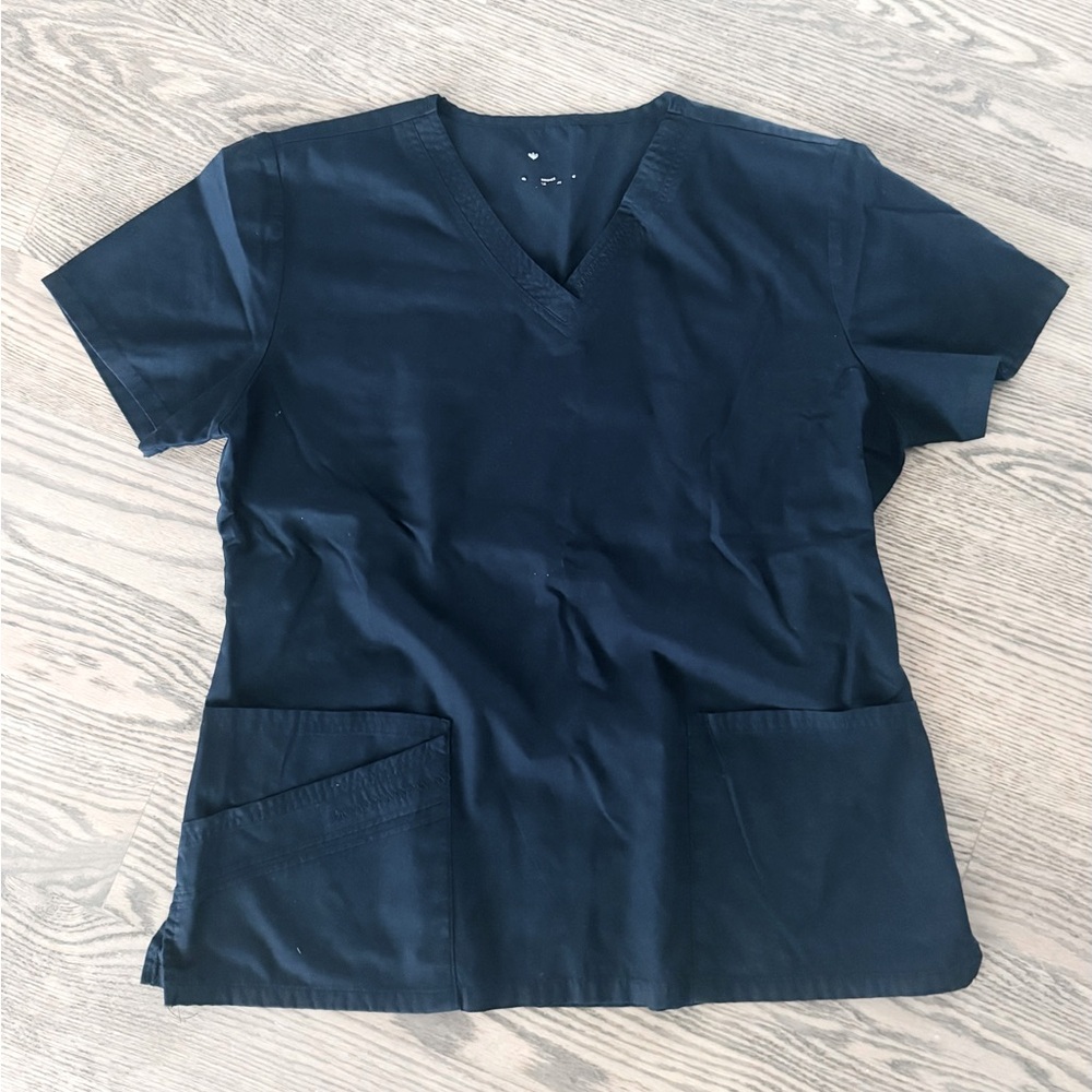 Cherokee Luxe scrub top black Med